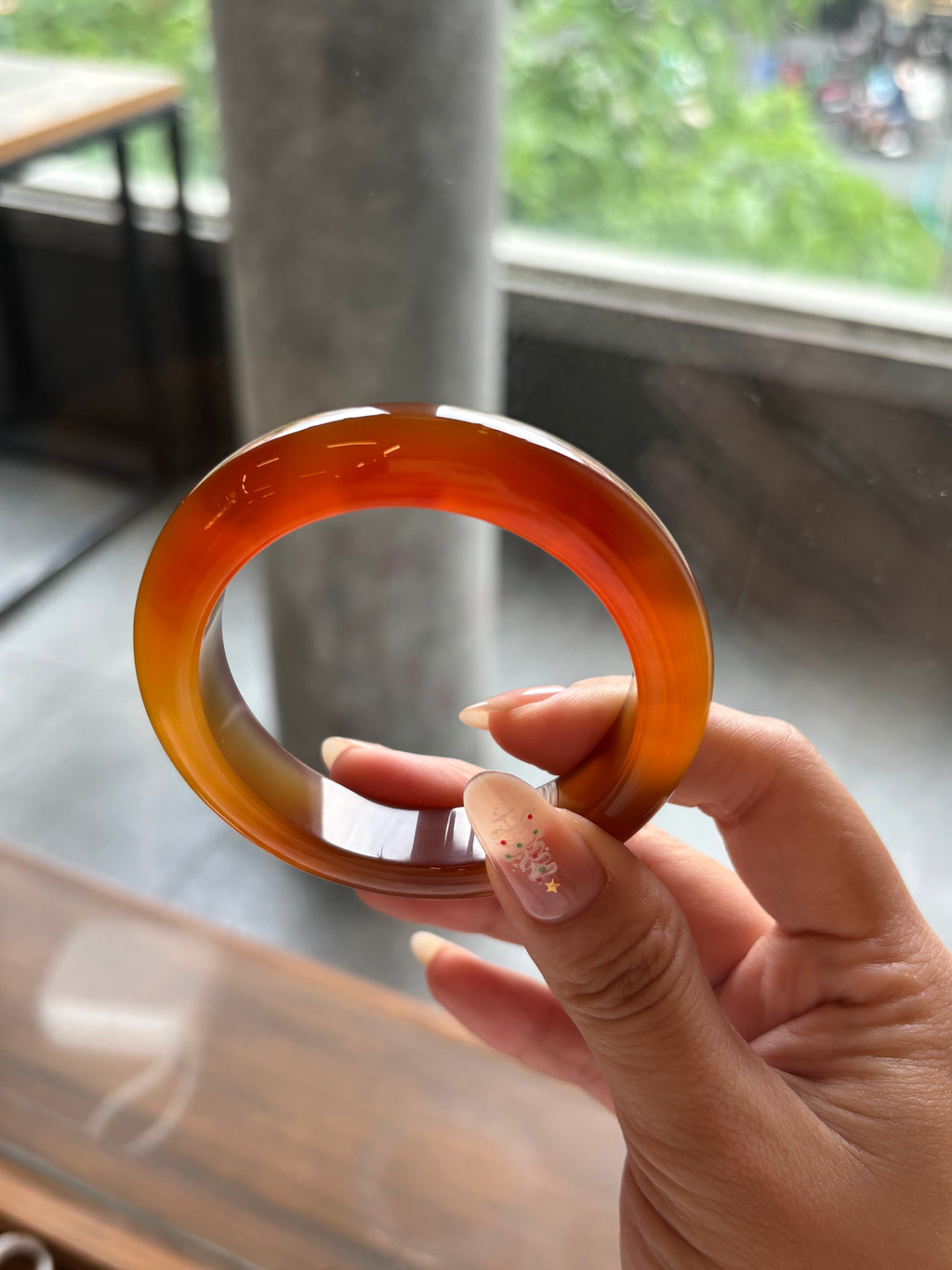 D: Đỏ mật (54.7)