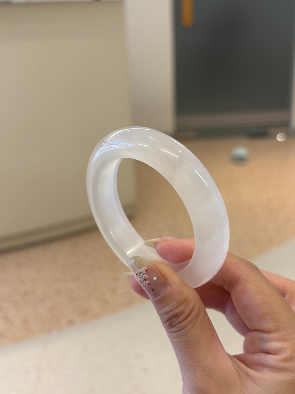 D: Trắng thuần (52.9)