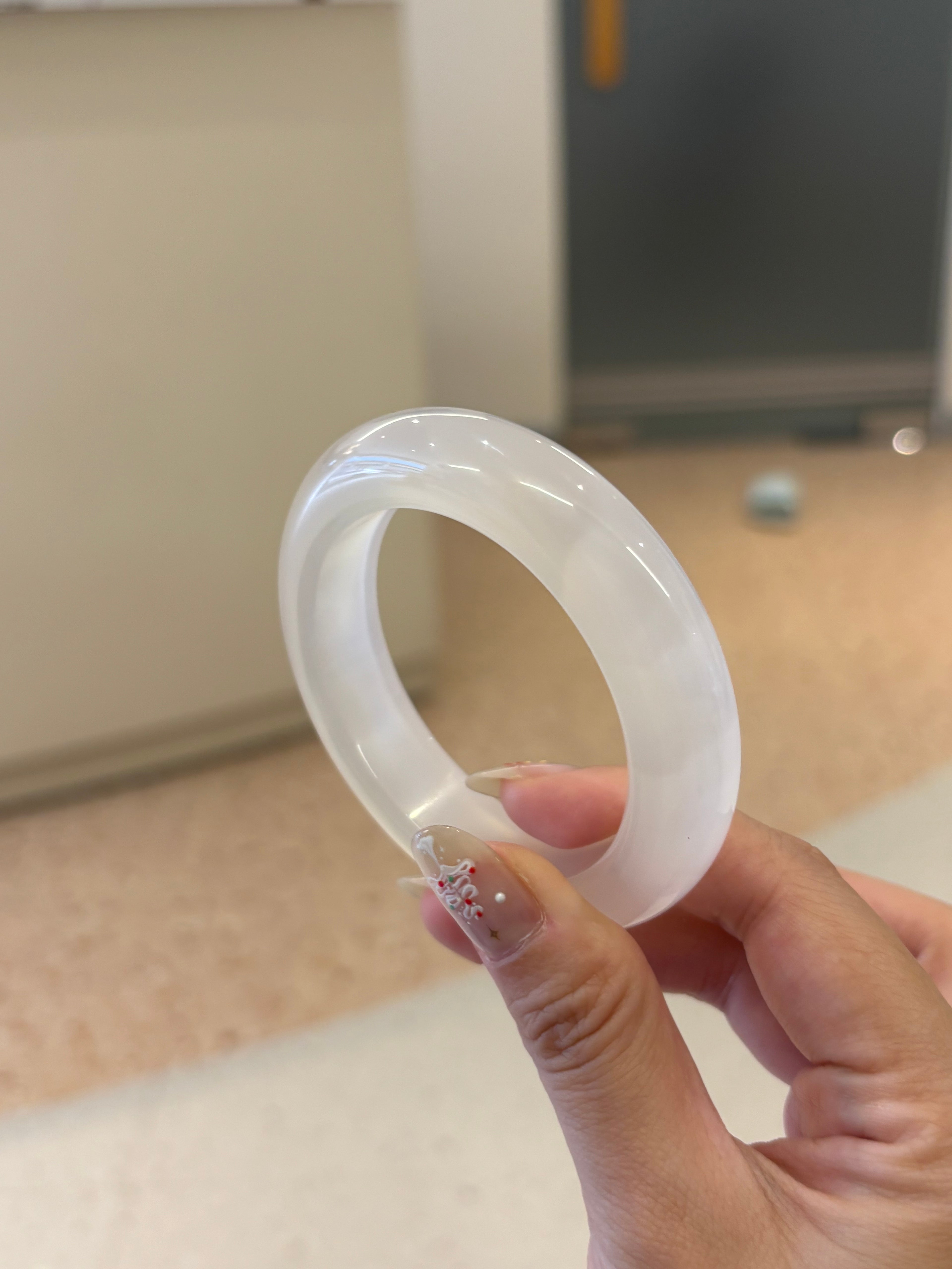 D: Trắng thuần (52.9)