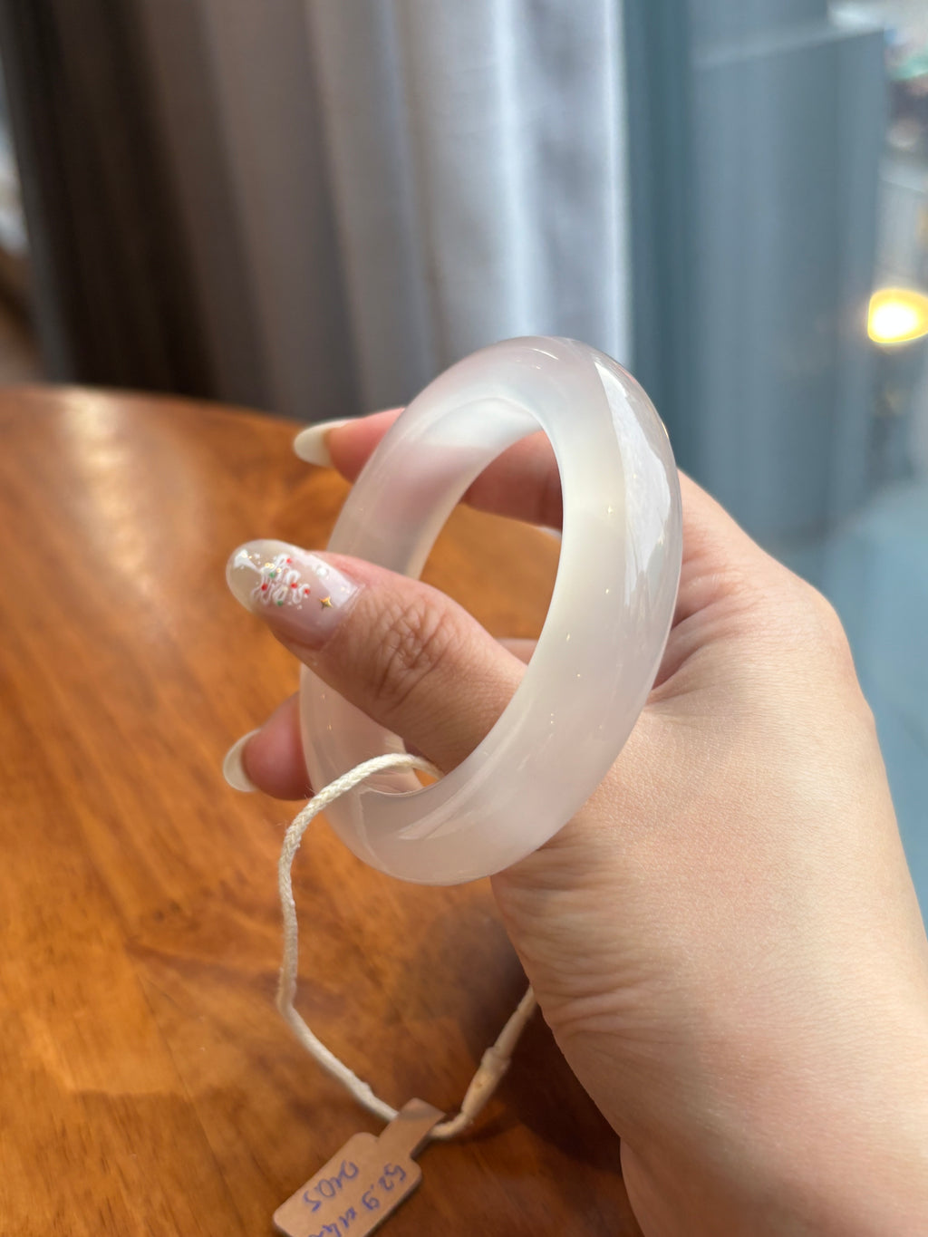 D: Trắng thuần (52.9)