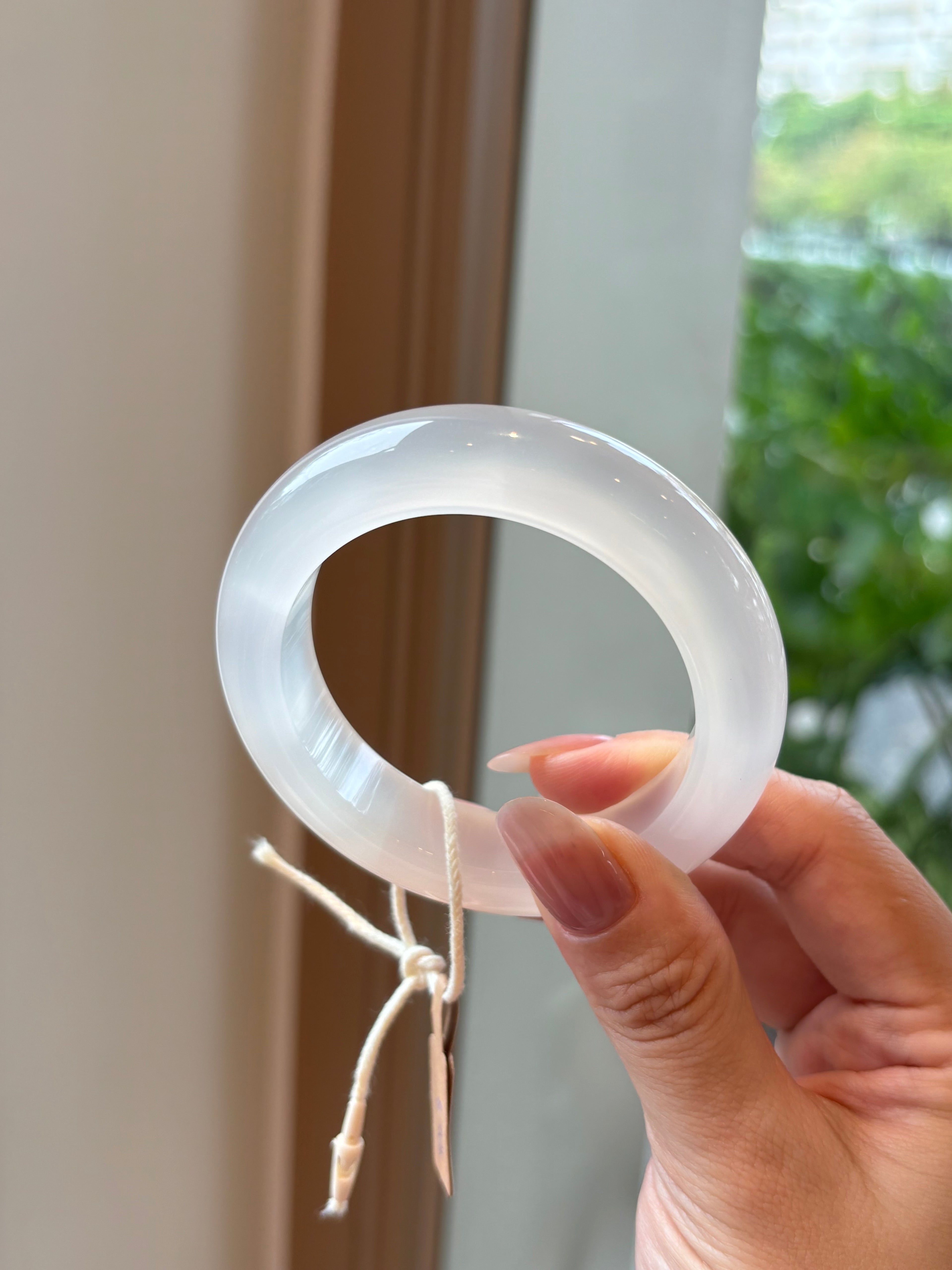 D: Trắng thuần (52.9)