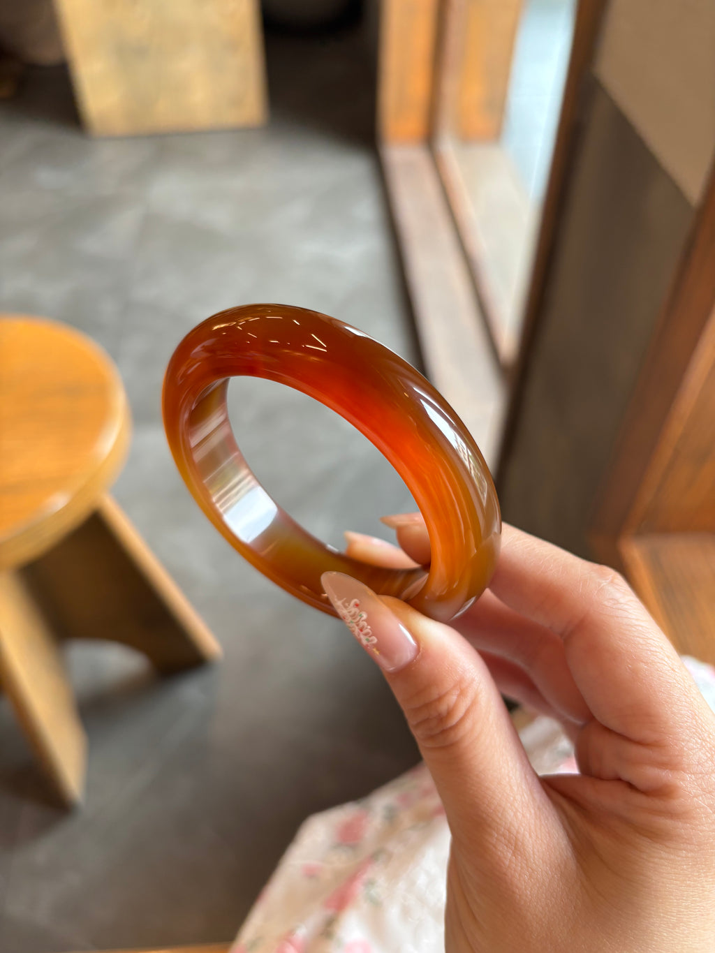 D: Đỏ mật (54.7)