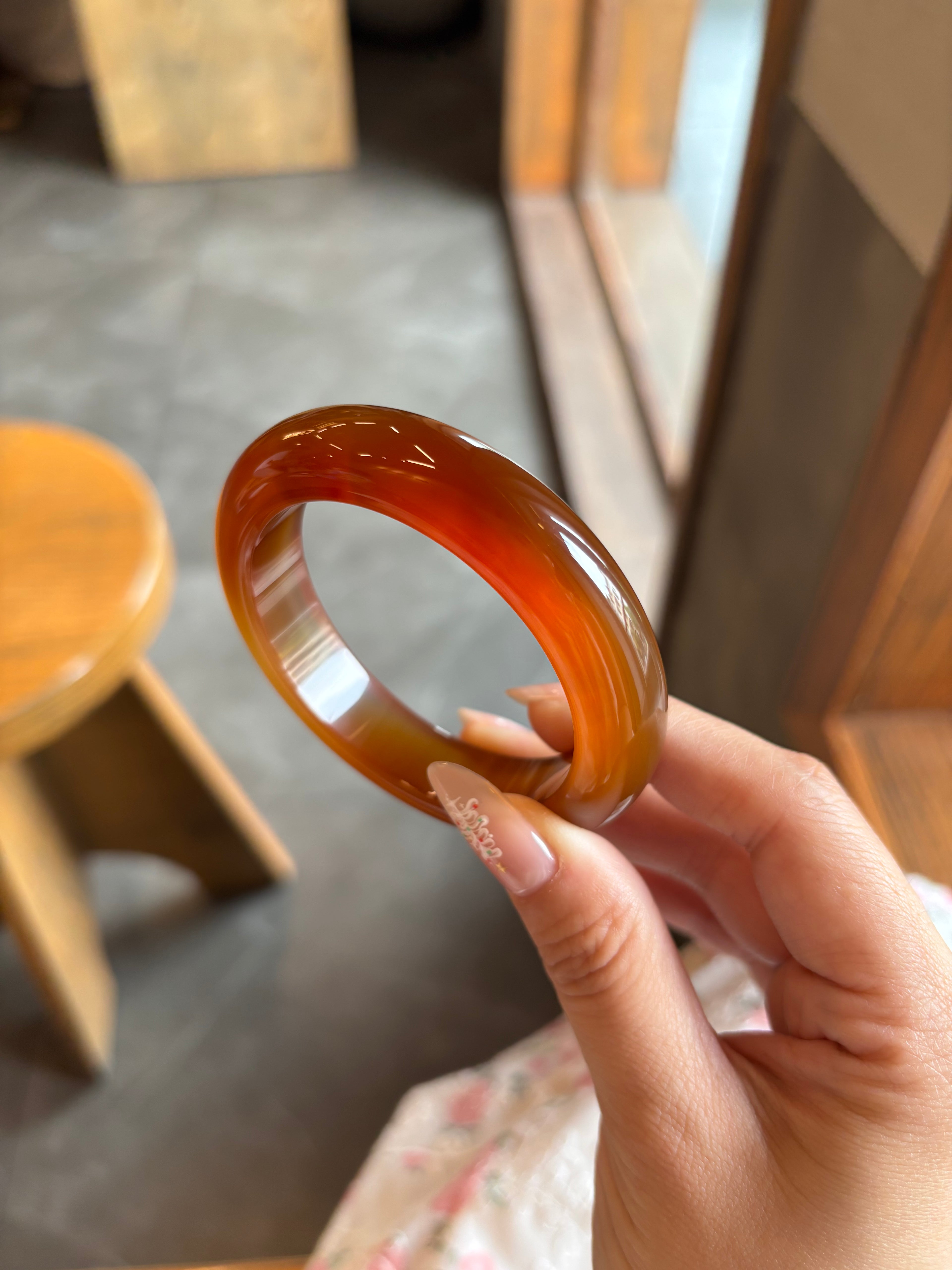 D: Đỏ mật (54.7)