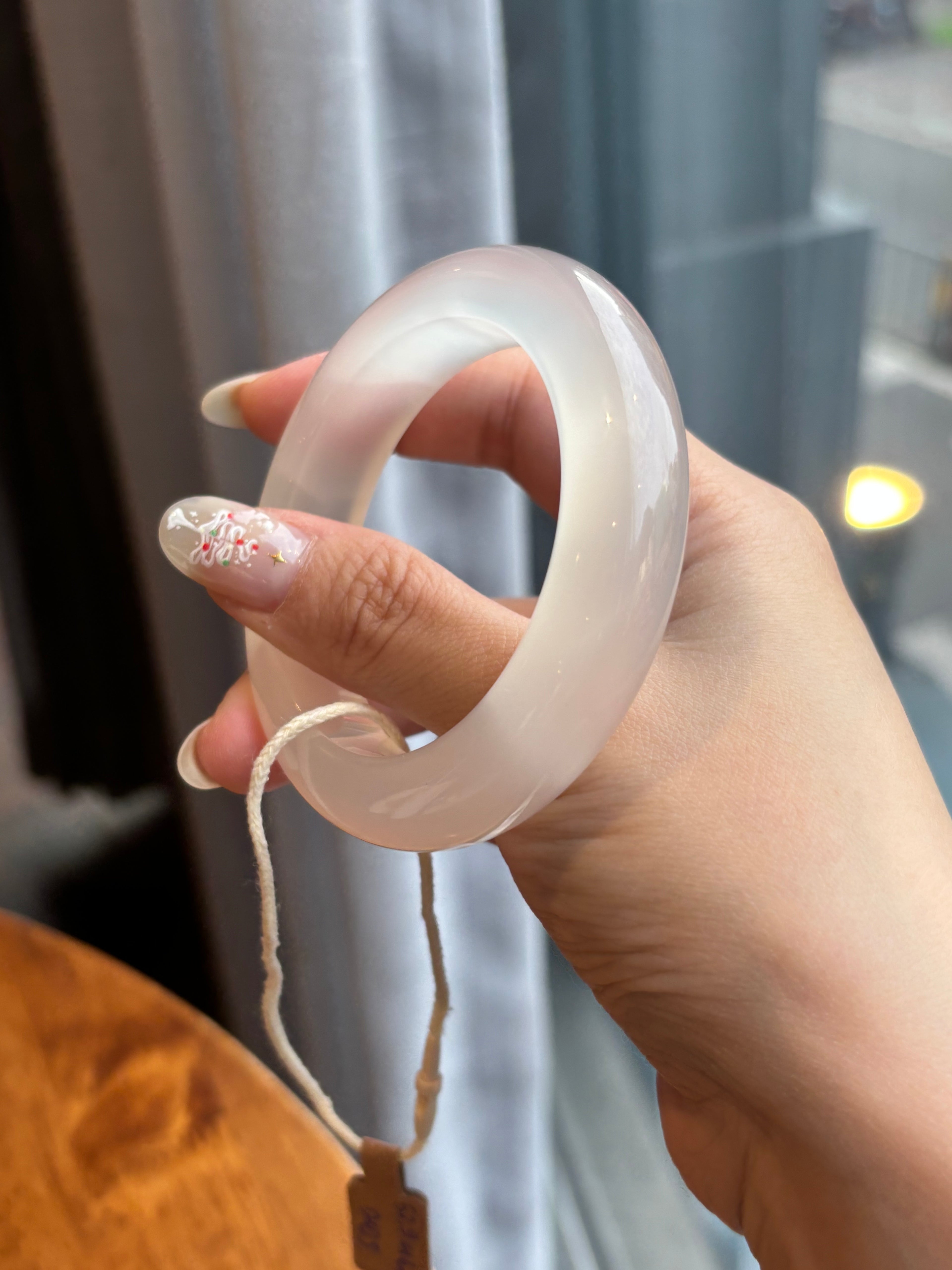 D: Trắng thuần (52.9)