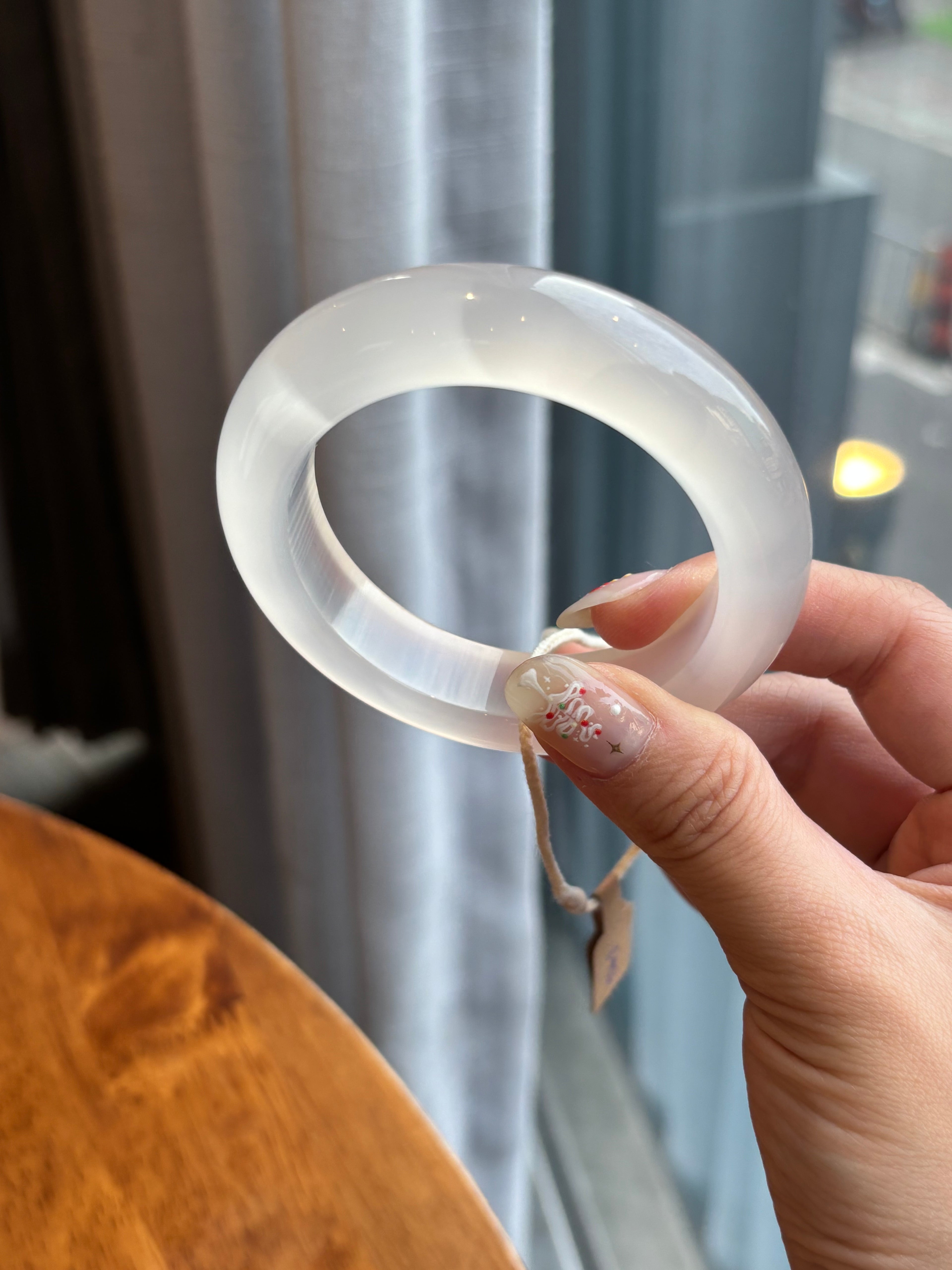 D: Trắng thuần (52.9)