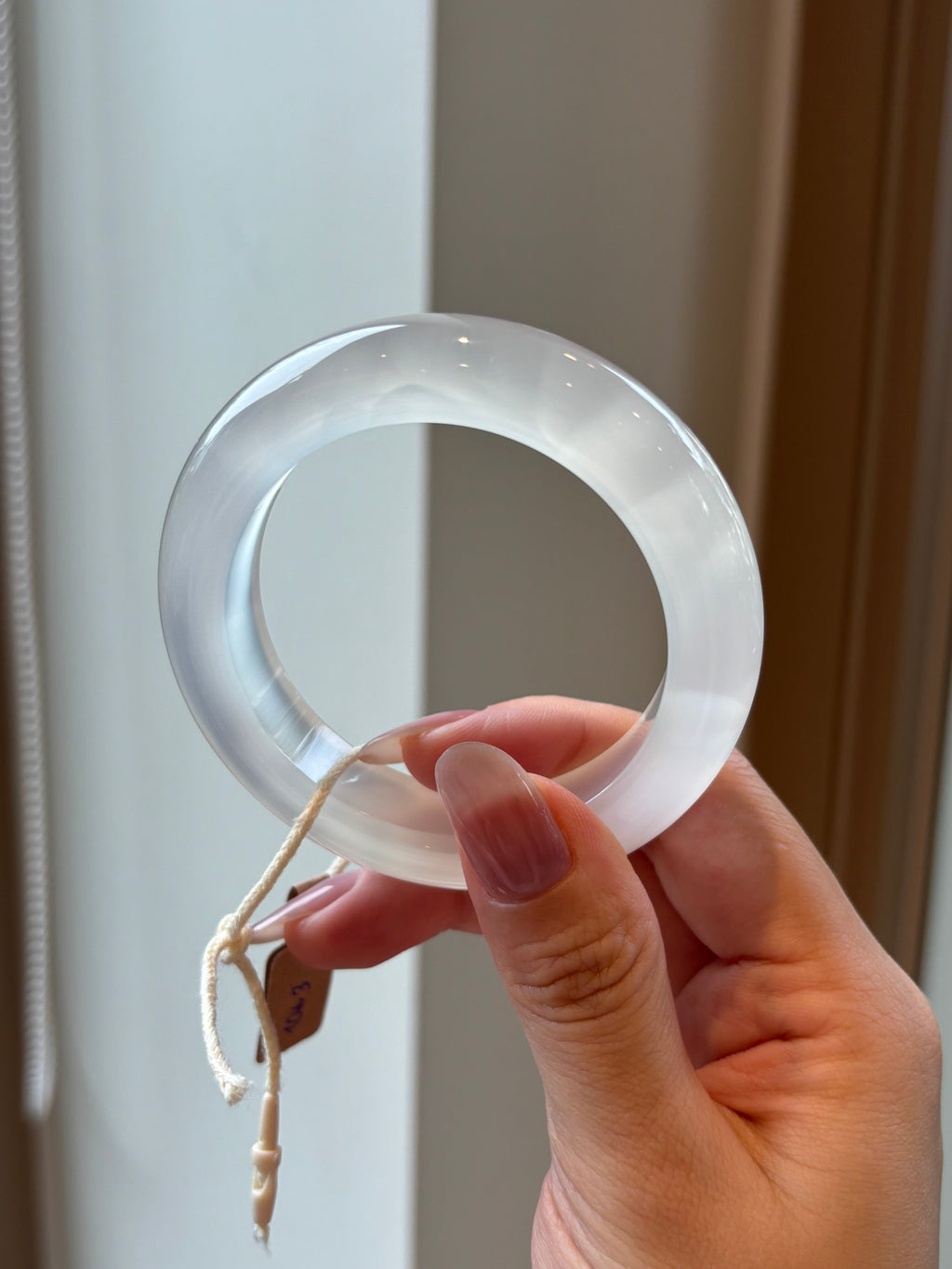 D: Trắng thuần (52.9)