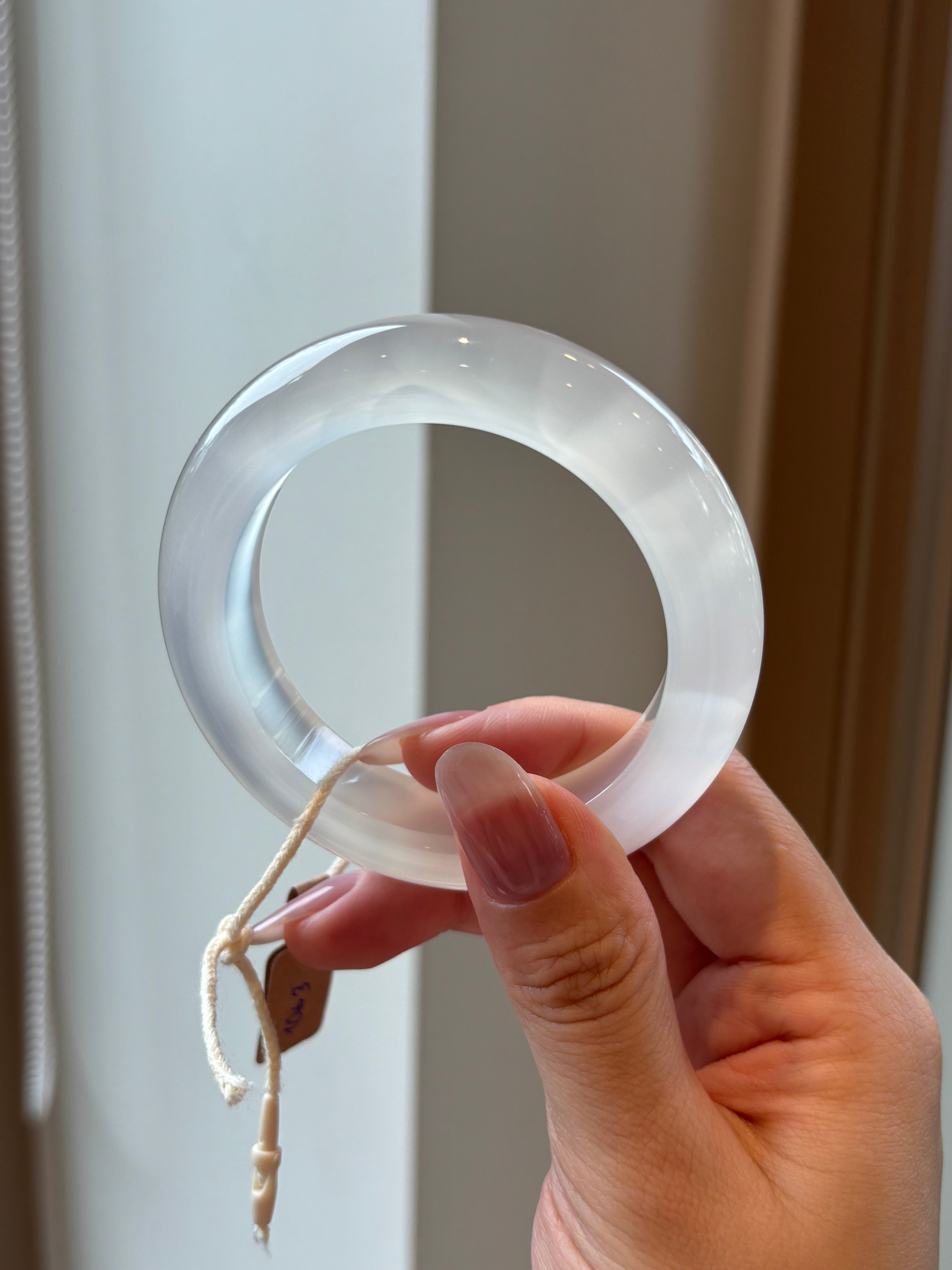 D: Trắng thuần (52.9)