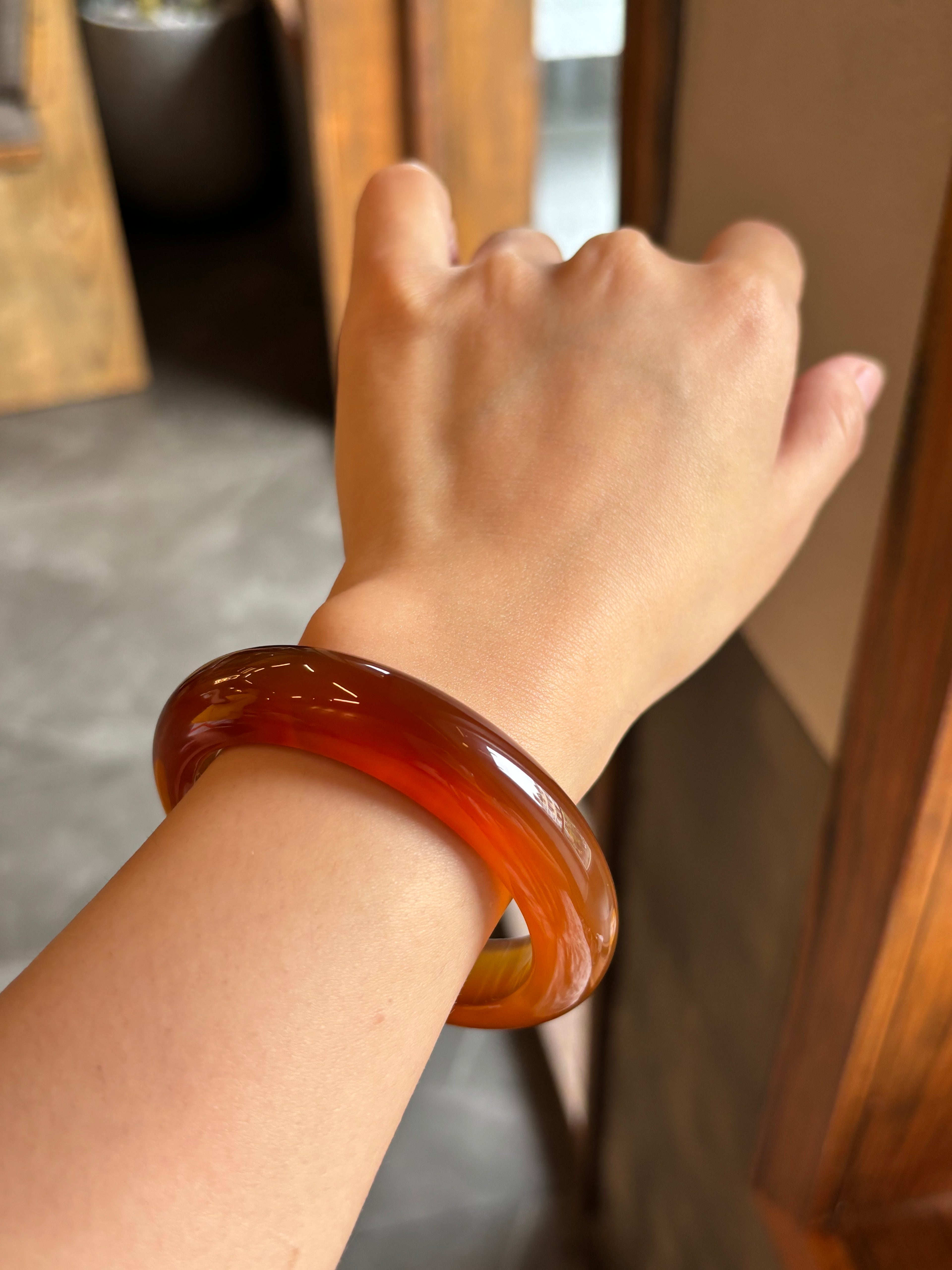 D: Đỏ mật (54.7)